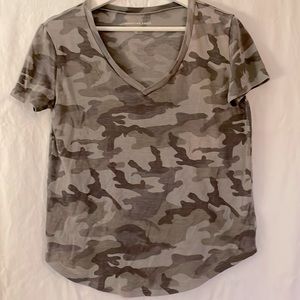 ✨American Eagle - Women’s Short-sleeve Camouflage T-Shirt - Size XS